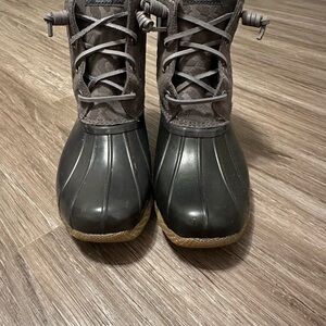 Gray leopard pattern Sperry boots!